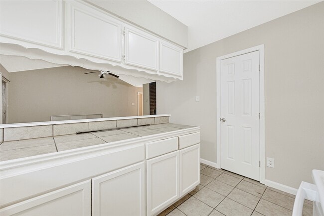 Building Photo - 3718 Simsbrook Dr
