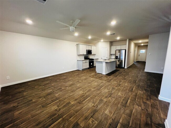 Building Photo - 315 Darwin Pl