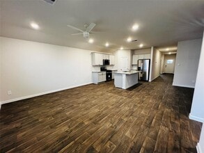 Building Photo - 315 Darwin Pl