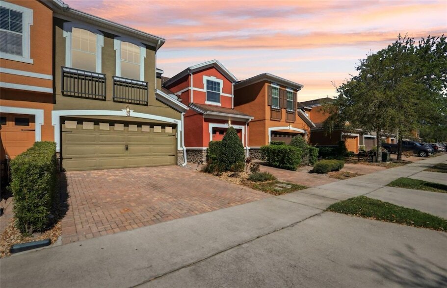 Foto principal - 9535 Silver Buttonwood St