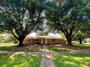 Building Photo - 432 S Dresden Cir