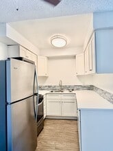 Building Photo - 1595 E Chevy Chase Dr