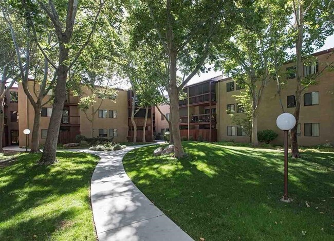 Building Photo - 2 bedroom 2 bath in Southwest Reno