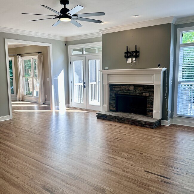 Building Photo - 5982 Valley Way