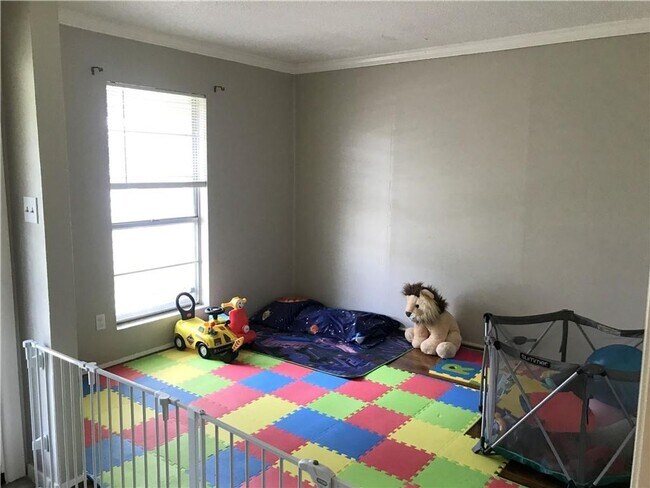 Foto del edificio - 5 Bedroom 3 Full Baths on the Southside