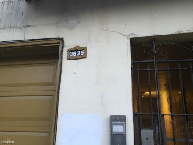 Building Photo - 3935 Mission St