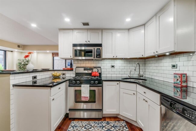 Building Photo - 759 2nd St