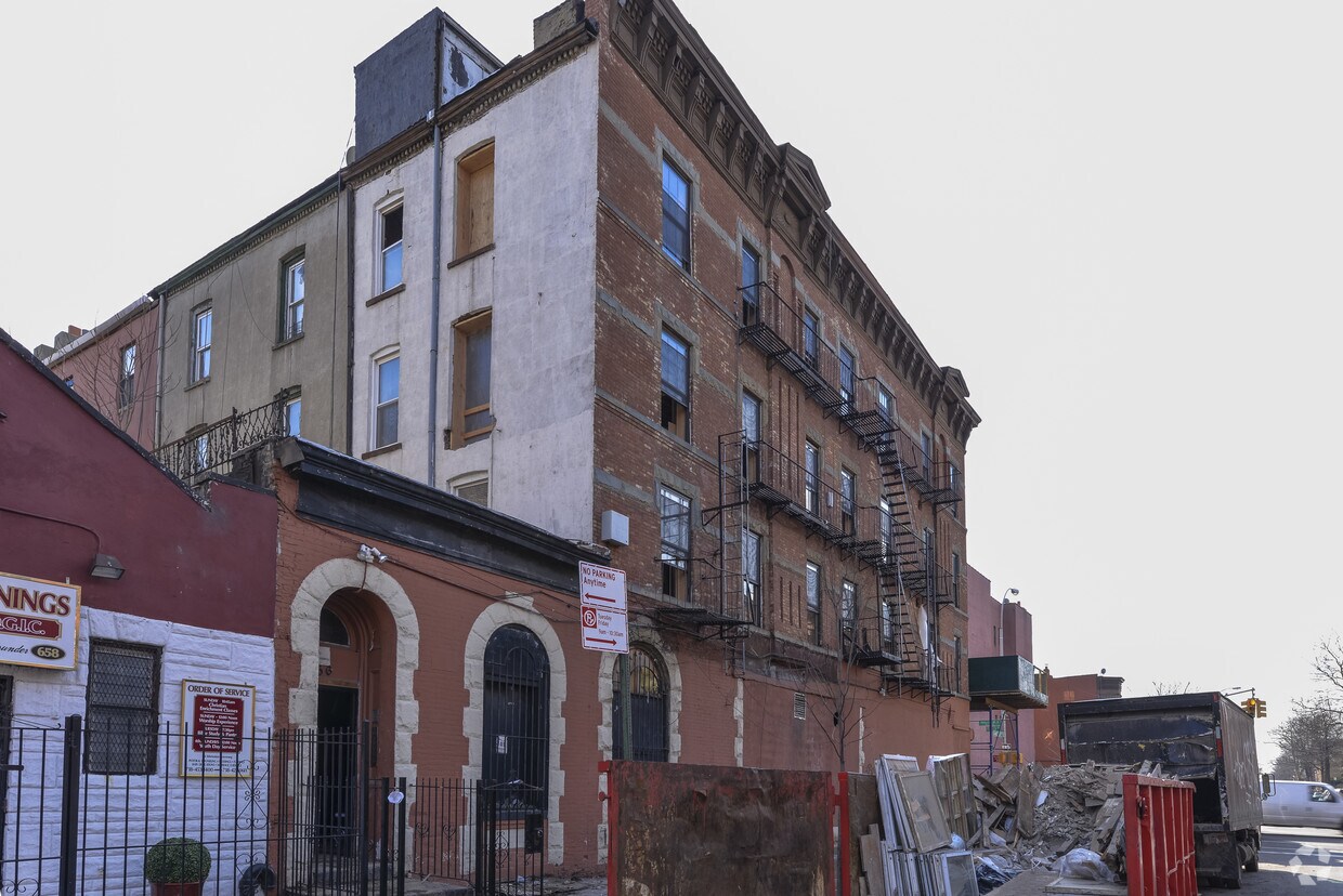 Primary Photo - 233 Malcolm X Blvd