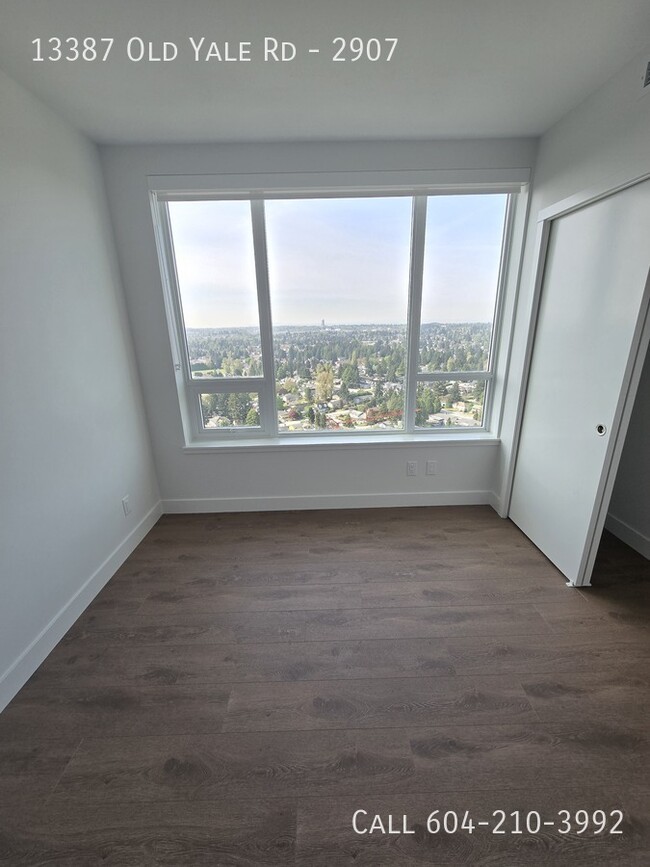 Building Photo - Brand New Condo!