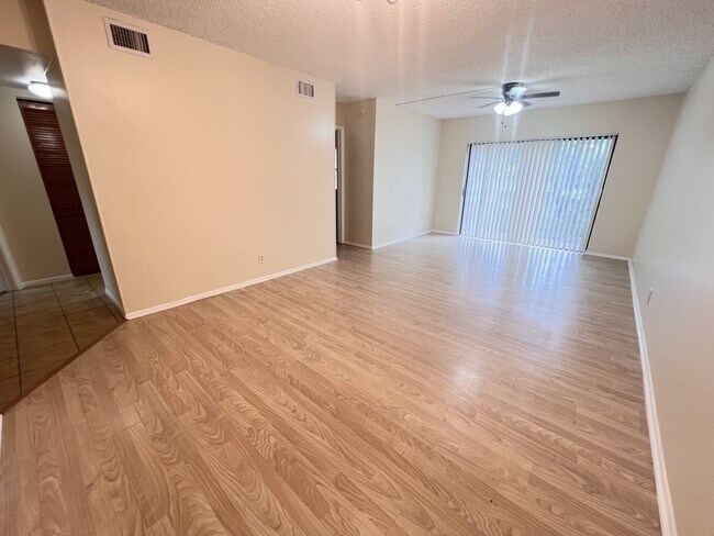 Foto del edificio - 11441 NW 39th Ct