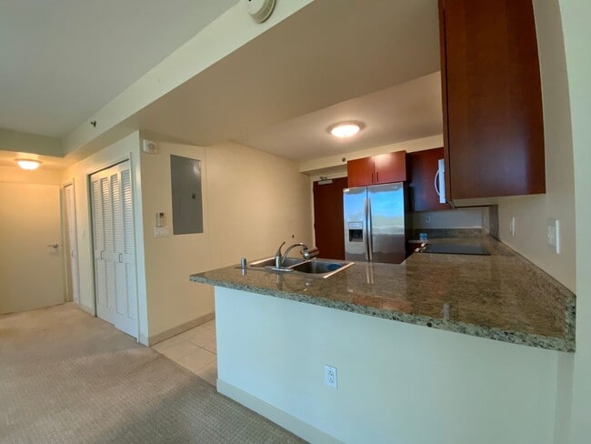 Building Photo - 909 Kapiolani Blvd