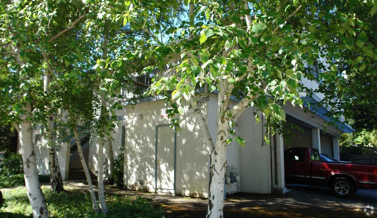 Foto del edificio - 929 Dewing Ave