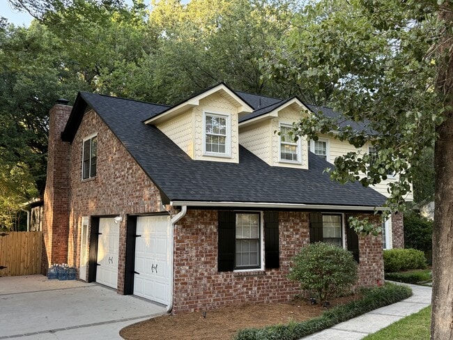 Building Photo - 989 Colonial Dr
