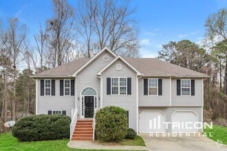 Building Photo - 4650 Camelot Dr