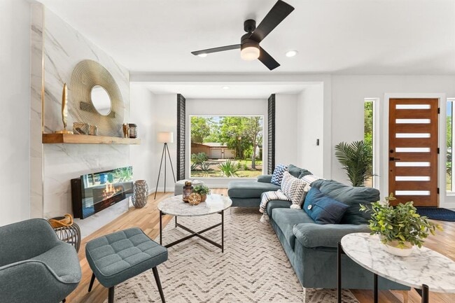 Foto del edificio - 5102 Ravensdale Ln