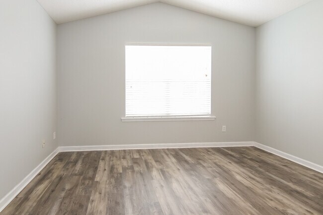 Building Photo - 652 New Stock Dr