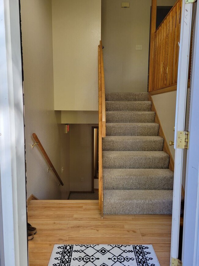 Building Photo - 5 Bedroom Duplex Unit