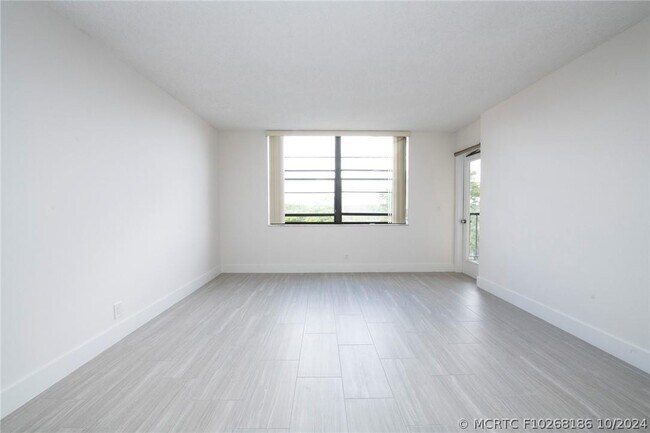 Foto del edificio - 3900 N Hills Dr