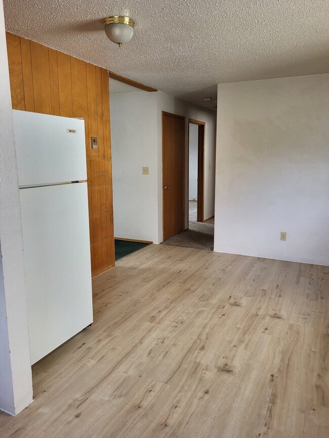 Dining area - 508 SW City View St