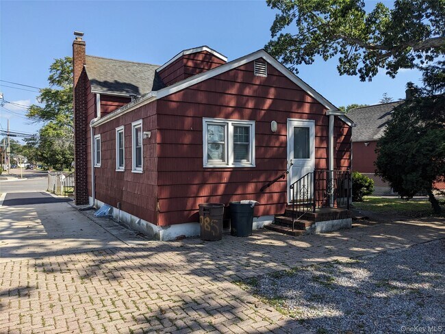 Building Photo - 188 Little East Neck Rd