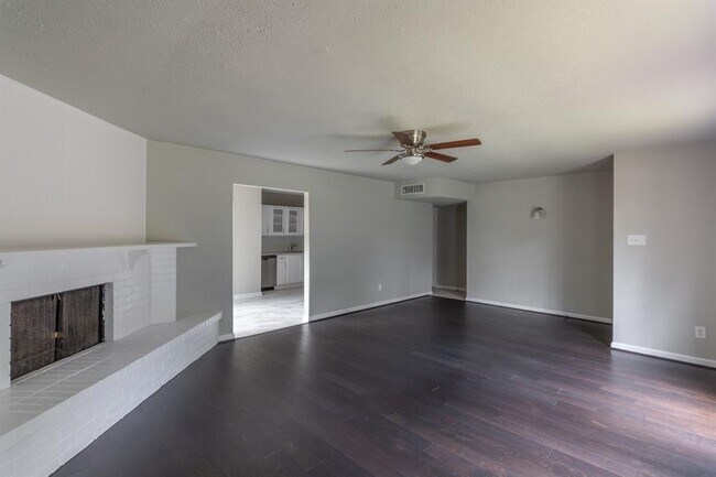 Building Photo - 22907 Millgate Dr