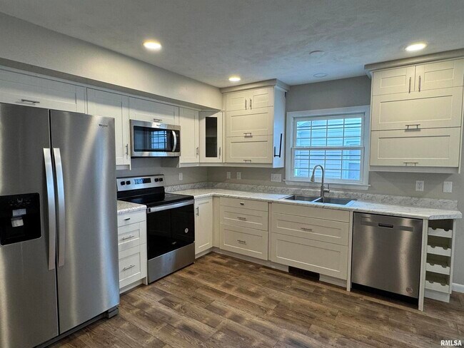 Foto del edificio - 3319 N Marquette St