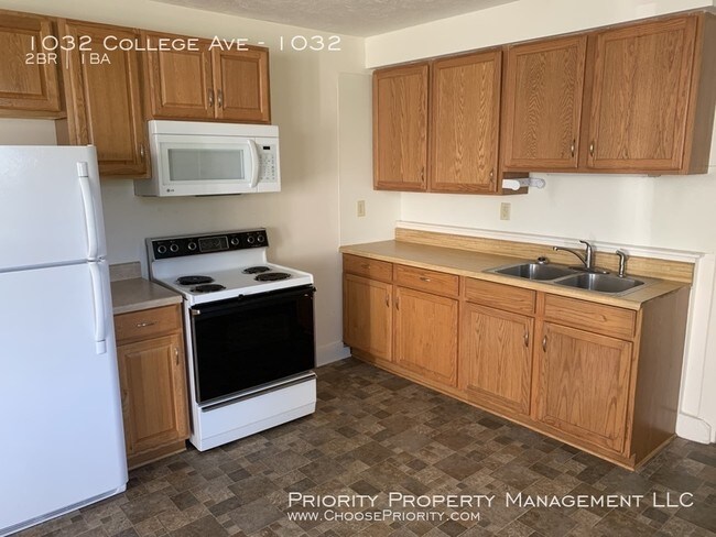 Foto del edificio - 1032 College Ave