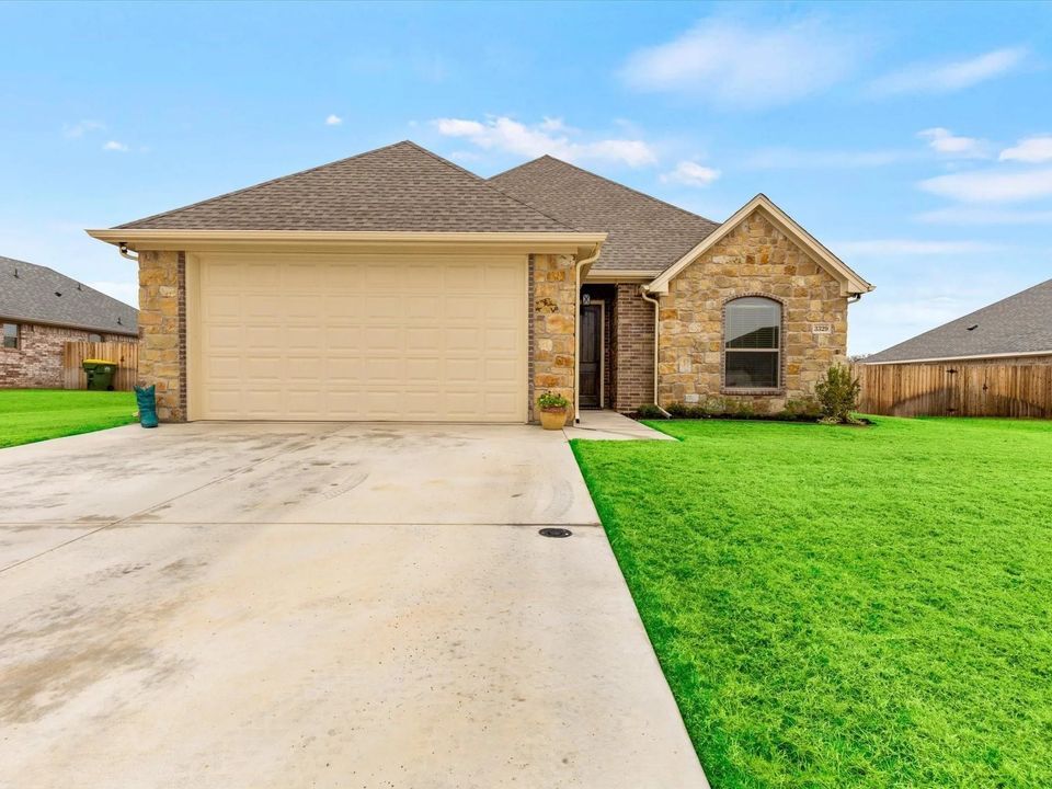 3329 Arrow Creek Dr, Granbury, TX 76049 House Rental in Granbury, TX