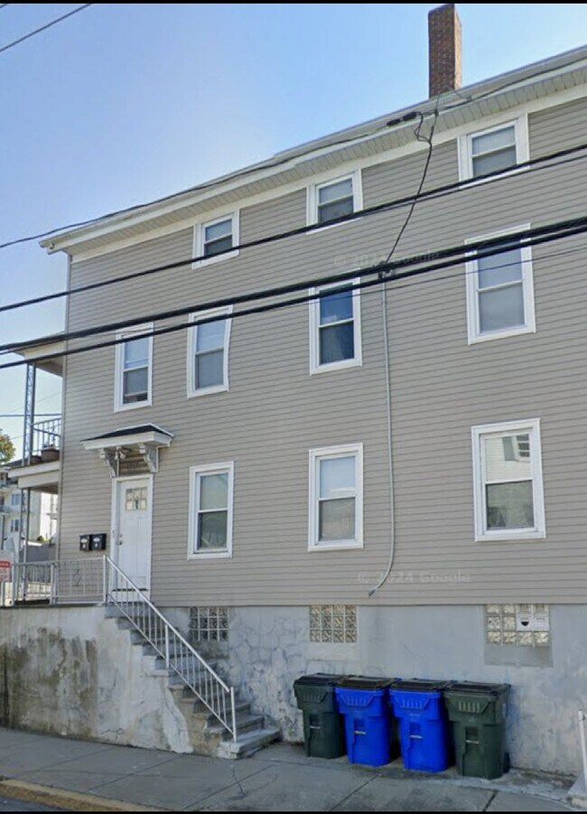 Building Photo - 1019 N Main St