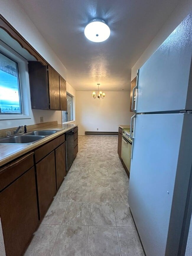 Building Photo - Upstairs 2 bedroom in a 4-Plex