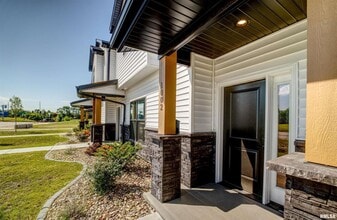 Building Photo - 1002 S 4th St