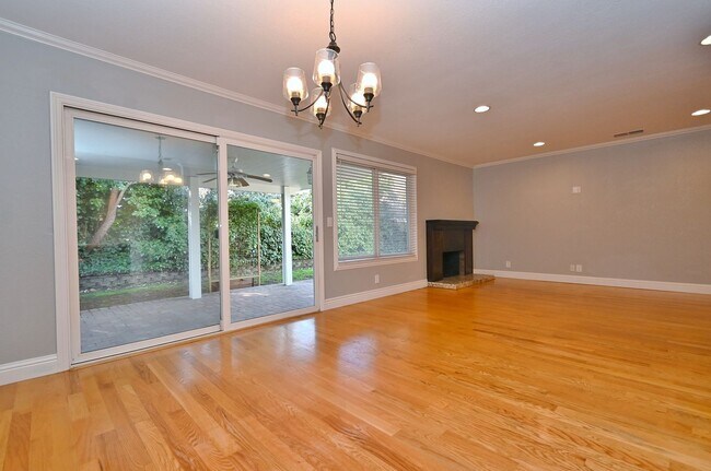 Building Photo - $3650 - GORGEOUS REMODELED HOME IN THE NIL...