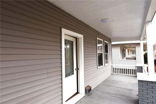 Building Photo - 112 Woodlawn Ave W