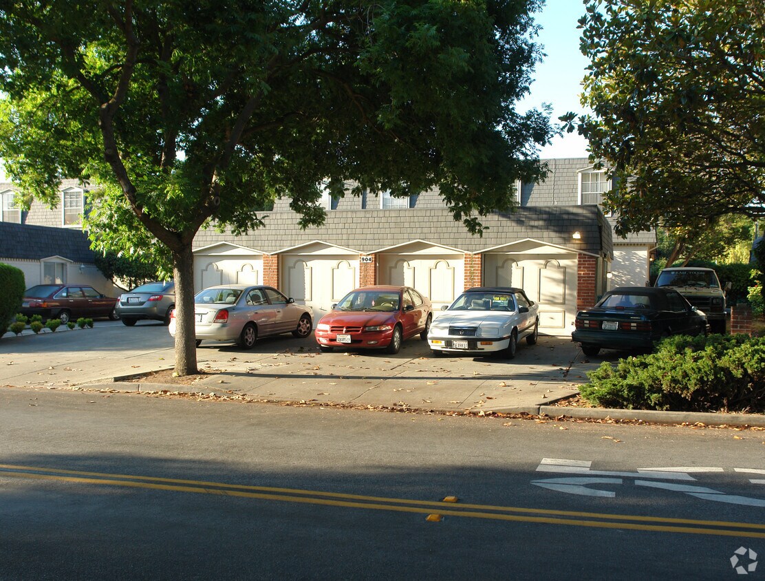 Building Photo - 904 Maria Ln