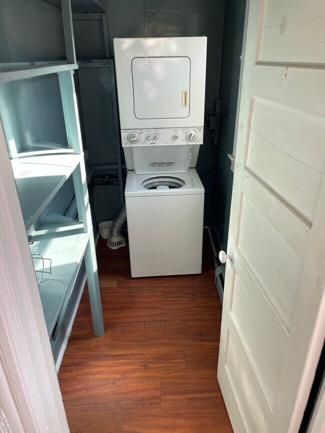 Pantry/ Laundry - 117 Shultas Plz