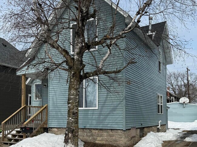 Building Photo - 332 2nd St