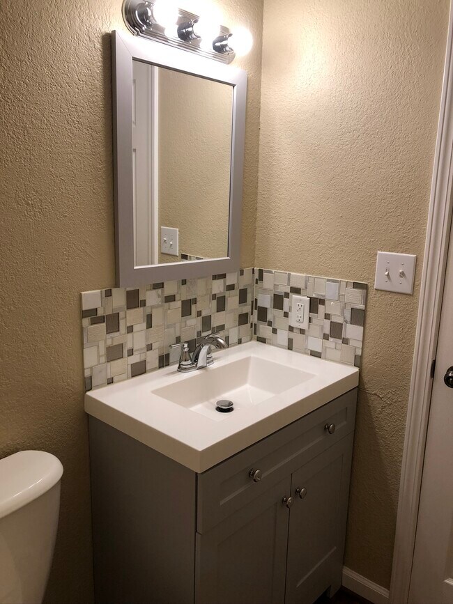 400 Maple St Unit 3, Energy, IL 62933 Apartments in Energy, IL