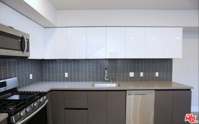 Foto del edificio - 837 S Harvard Blvd