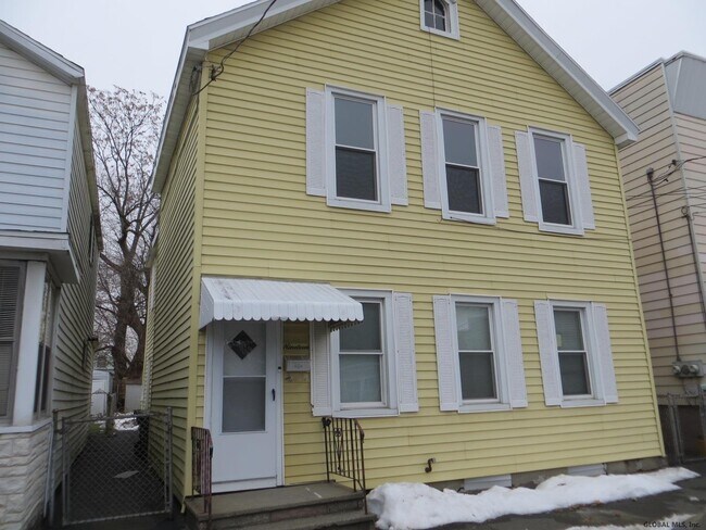 Building Photo - 19 James St