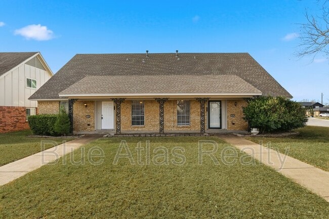 Photo - 702 Skyline Dr Townhome