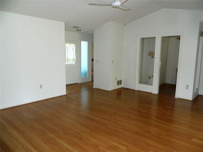 Building Photo - Home on the golf course