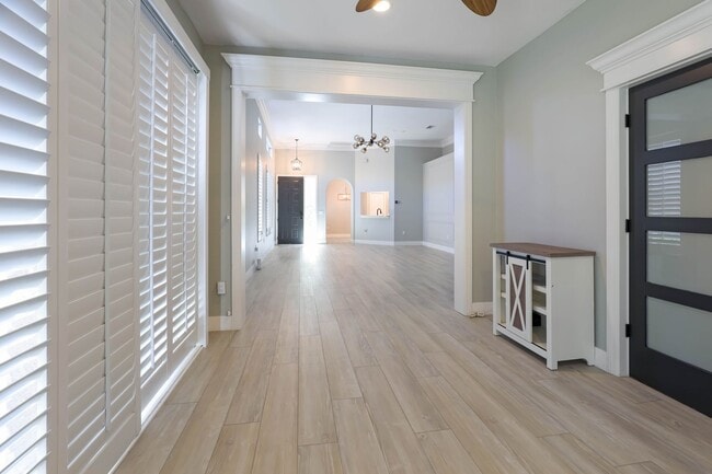 Building Photo - Pet-friendly, Newly Remodeled 2bd/2bth in Palmer Ranch