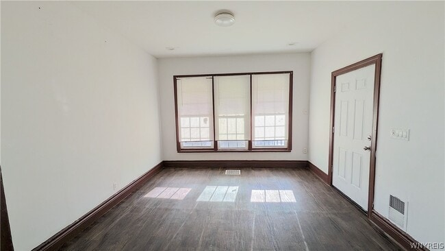 Building Photo - 26 Madison St