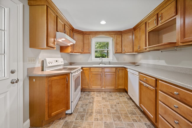 Building Photo - 27 Lathrop Dr
