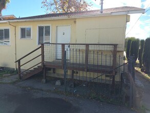 Building Photo - 13445 Lakeshore Dr