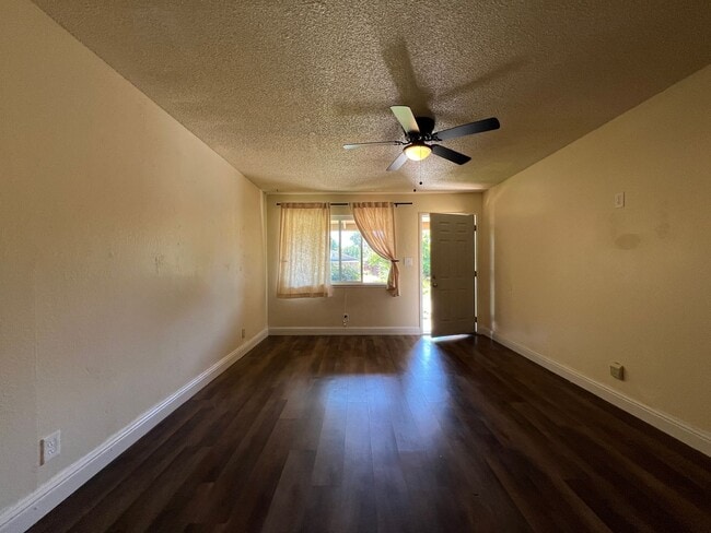 Building Photo - Recently Remodeled Home in Loomis