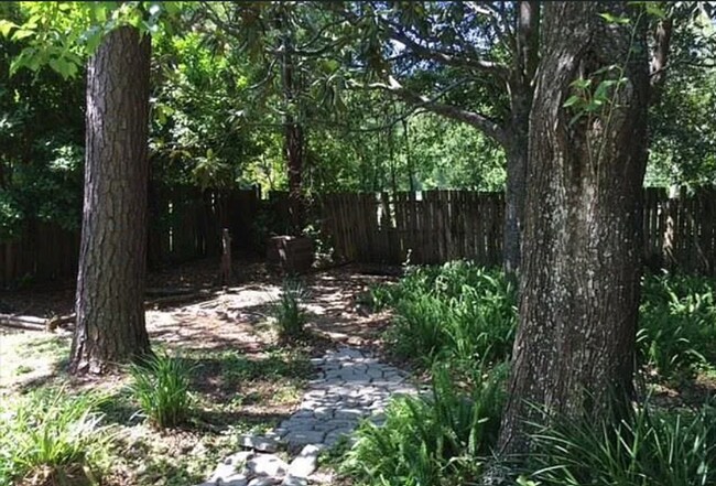 Foto del edificio - 1645 Airport Dr