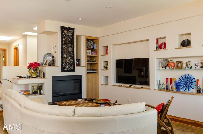 Foto del edificio - 4 br, 3 bath House - 301 Bridgeway