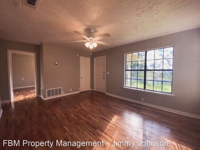 Foto del edificio - 3 br, 1 bath House - 906 Ave C