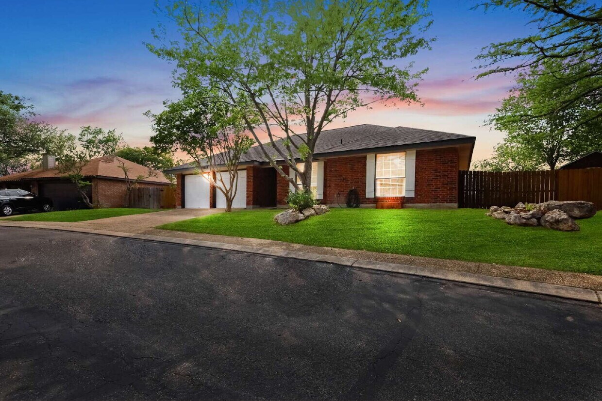 Foto principal - "Charming 1297 sq ft Open Space in San Ant...